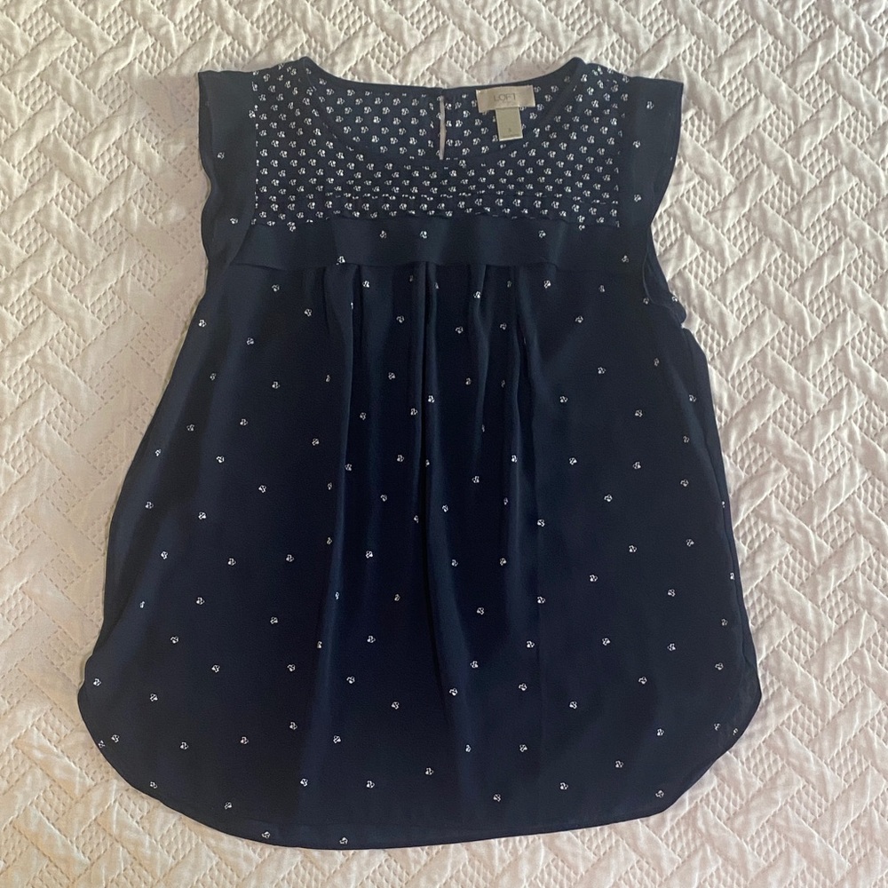 LOFT Size S Sleeveless Casual Navy Top with White Pattern Soft and Elegant
